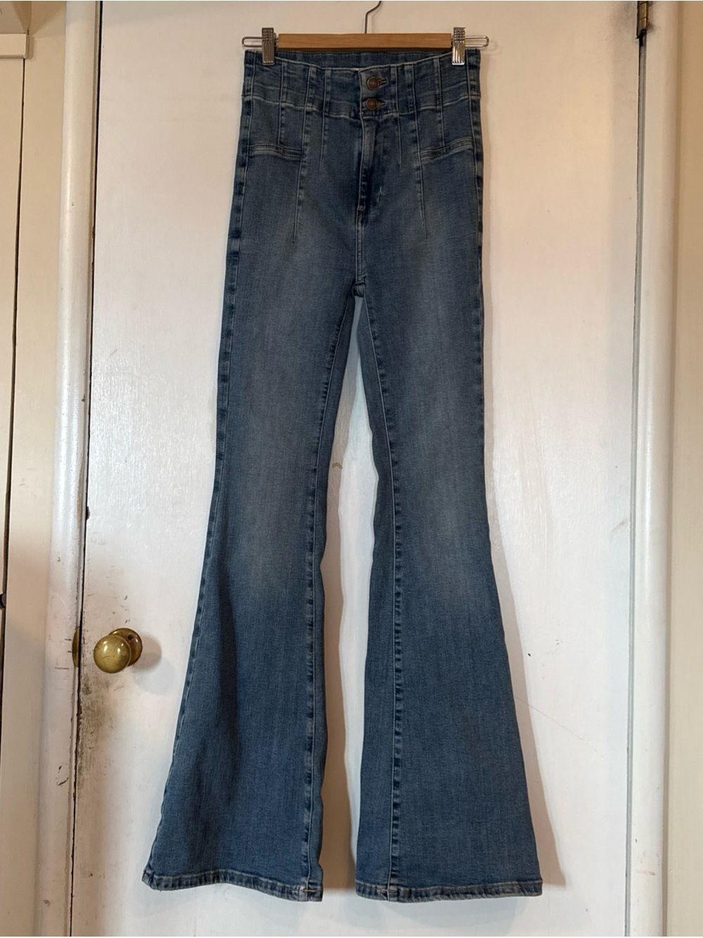 Free People We The Free High-Rise Jayde Flare Jeans in Medium Blue Wash | Sz 26